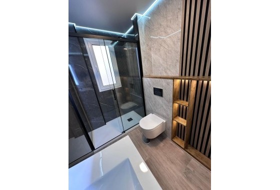Sprzedaż - Apartament / Mieszkanie -
Torrevieja - Estacion de autobuses