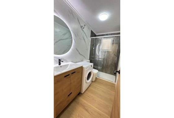 Herverkoop - Appartement / Flat -
Torrevieja - Playa del Cura