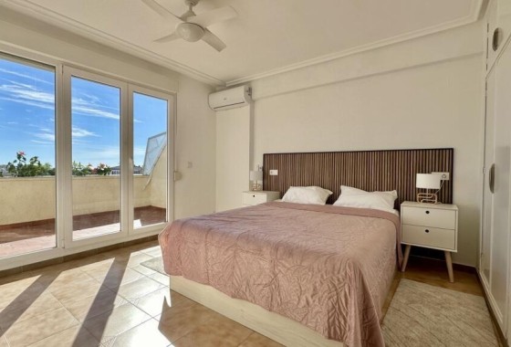 Sprzedaż - Apartament / Mieszkanie -
Torrevieja - Punta Prima