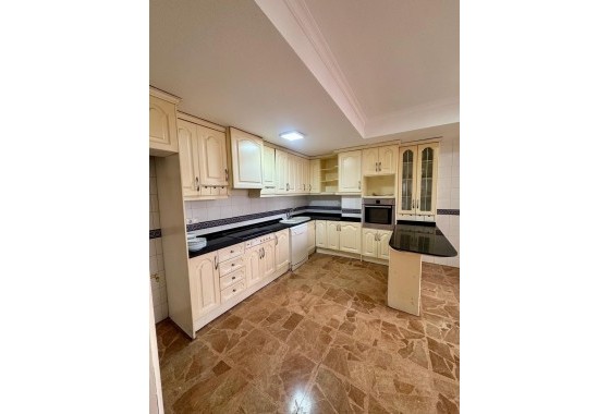 Sprzedaż - Apartament / Mieszkanie -
Torrevieja - Center
