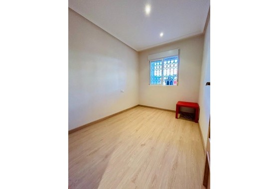 Herverkoop - Appartement / Flat -
San Isidro - Inland
