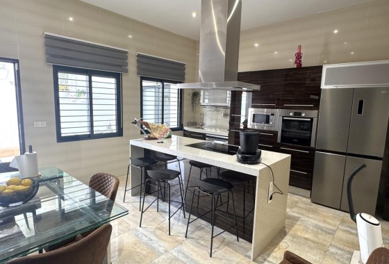 Sale - Detached Villa -
Pilar de la Horadada - Torre de la Horadada