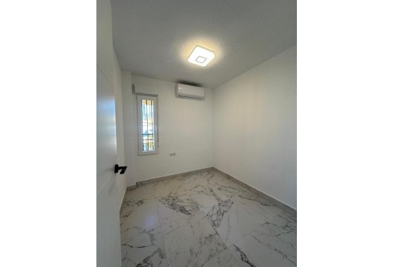 Sale - Apartment Flat -
Torrevieja - La veleta