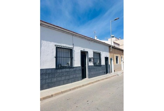 Venta - Casa de pueblo -
San Miguel de Salinas - Inland