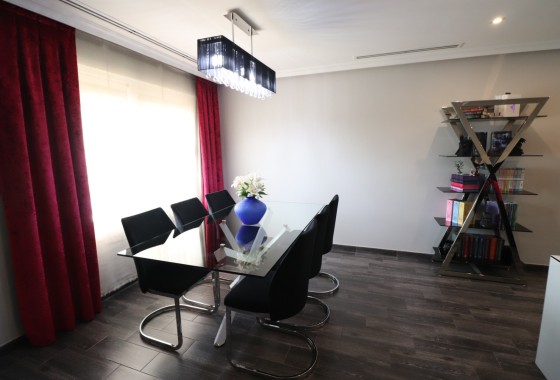 Resale - Stadthaus -
Redovan - Redovan - Town