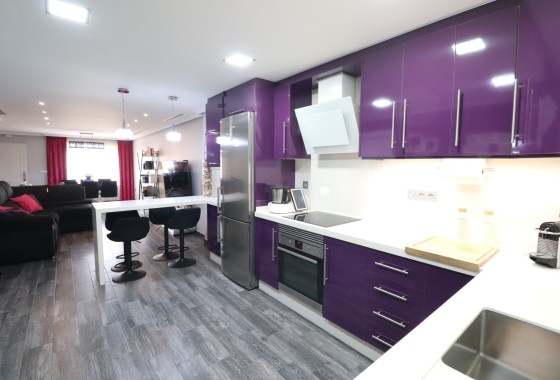 Resale - Stadthaus -
Redovan - Redovan - Town