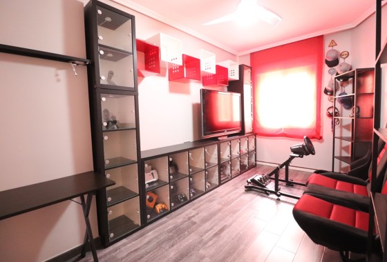 Resale - Stadthaus -
Redovan - Redovan - Town