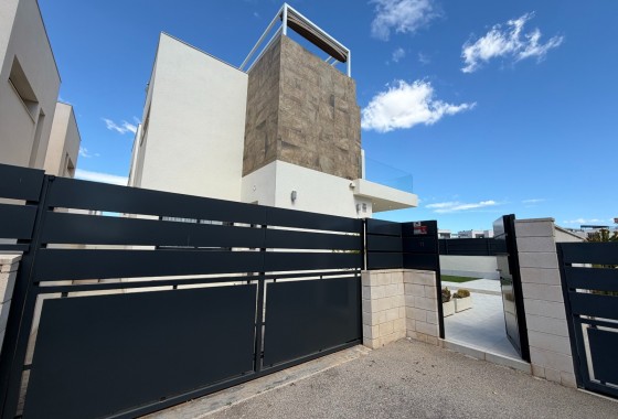 Venta - Chalet Independiente -
Ciudad Quesada - Rojales - La Laguna