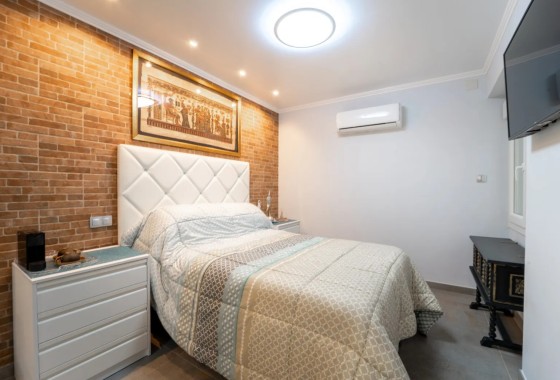 Sprzedaż - Apartament / Mieszkanie -
Torrevieja - Playa Del Cura