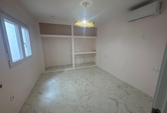Sale - Apartment Flat -
Torrevieja - Muelle Pesquero