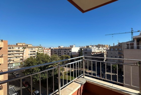 Herverkoop - Appartement / Flat -
Torrevieja - Estacion de autobuses