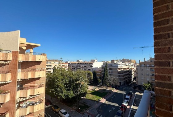 Herverkoop - Appartement / Flat -
Torrevieja - Estacion de autobuses