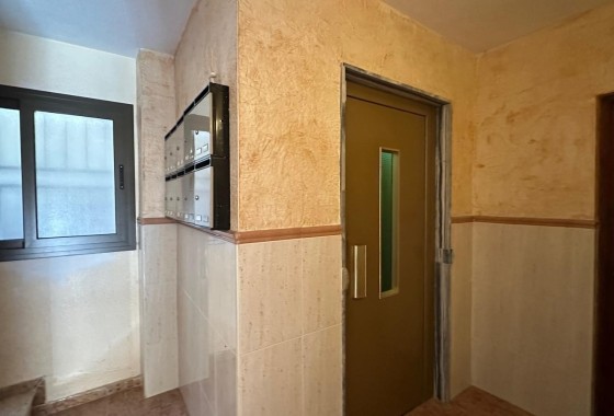 Herverkoop - Appartement / Flat -
Torrevieja - Estacion de autobuses