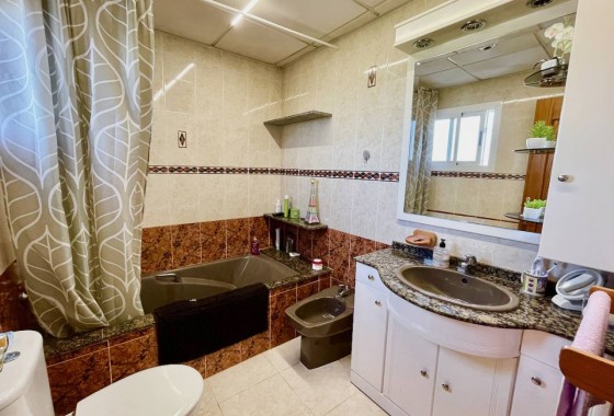 Venta - Chalet Independiente -
Orihuela