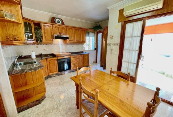 Venta - Chalet Independiente -
Orihuela