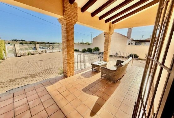 Resale - Freistehende Villa -
Avileses - Inland