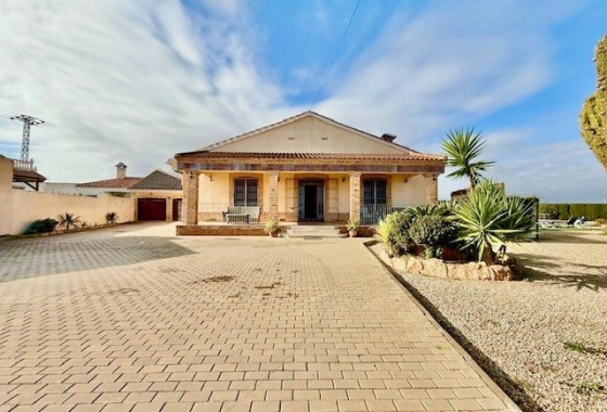 Resale - Freistehende Villa -
Avileses - Inland