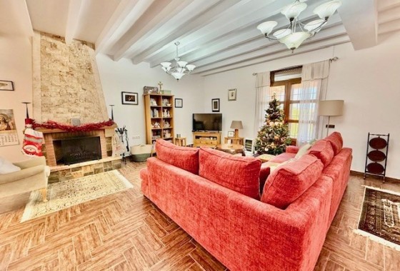 Resale - Freistehende Villa -
Avileses - Inland