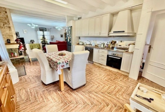Resale - Freistehende Villa -
Avileses - Inland