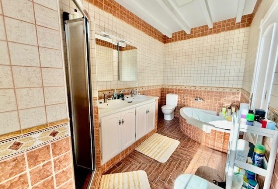 Resale - Freistehende Villa -
Avileses - Inland