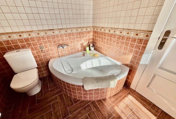 Resale - Freistehende Villa -
Avileses - Inland