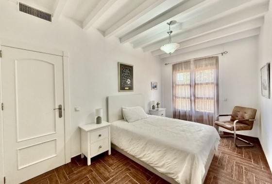 Resale - Freistehende Villa -
Avileses - Inland
