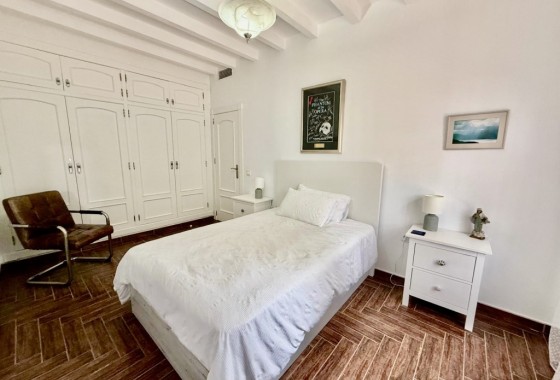 Resale - Freistehende Villa -
Avileses - Inland