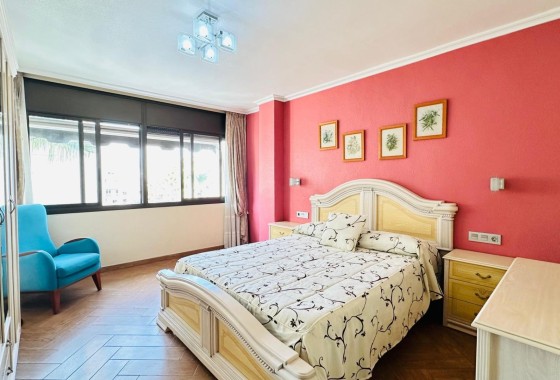 Resale - Wohnung / Appartement -
Torrevieja - Center