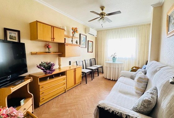 Resale - Wohnung / Appartement -
Torrevieja - Center