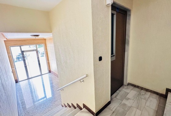 Resale - Wohnung / Appartement -
Torrevieja - Center