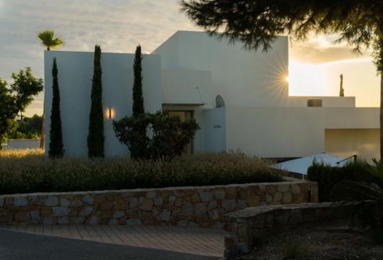 Herverkoop - Vrijstaande Villa -
San Miguel de Salinas - Inland