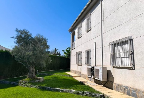 Sprzedaż - Willa wolnostojąca -
Torrevieja - La Siesta