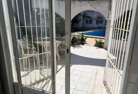 Sprzedaż - Willa wolnostojąca -
Torrevieja - La Siesta