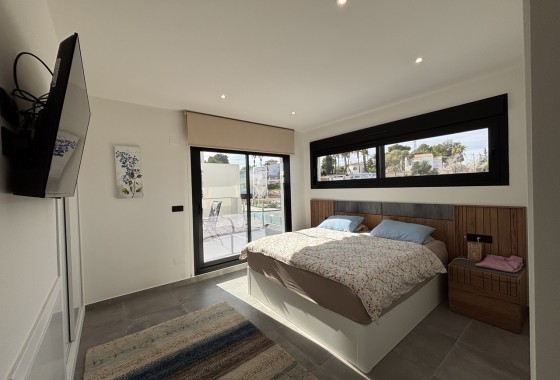 Sprzedaż - Willa wolnostojąca -
Villamartín - Costa Blanca