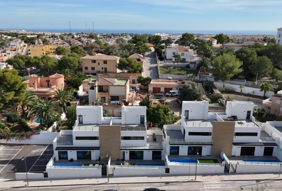 Sprzedaż - Willa wolnostojąca -
Villamartín - Costa Blanca
