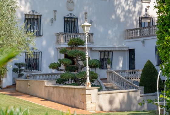 Herverkoop - Vrijstaande Villa -
Alcoy - Inland