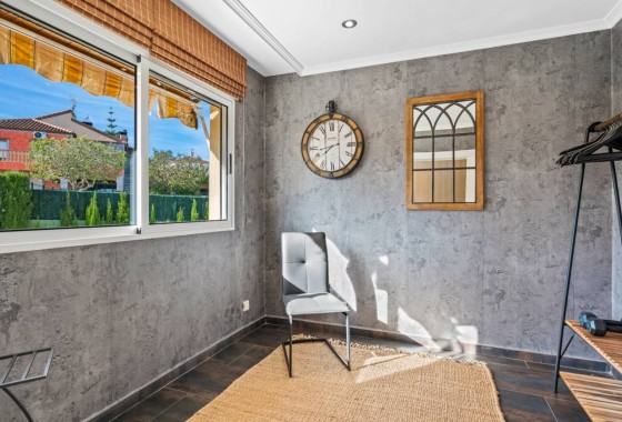 Herverkoop - Vrijstaande Villa -
Algorfa - Castillo de montemar