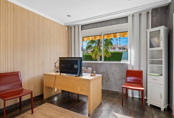 Herverkoop - Vrijstaande Villa -
Algorfa - Castillo de montemar