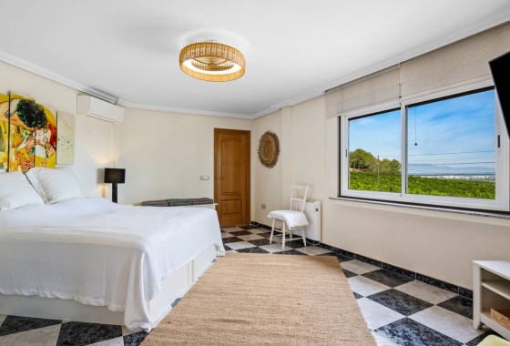 Herverkoop - Vrijstaande Villa -
Algorfa - Castillo de montemar