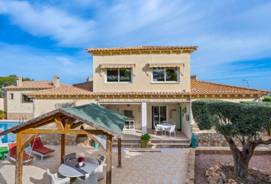 Herverkoop - Vrijstaande Villa -
Algorfa - Castillo de montemar