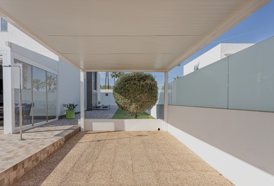 Venta - Chalet Independiente -
Orihuela Costa - Costa Blanca