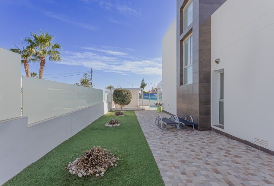 Venta - Chalet Independiente -
Orihuela Costa - Costa Blanca