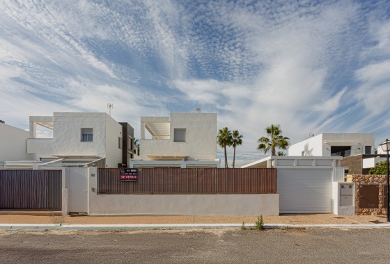 Venta - Chalet Independiente -
Orihuela Costa - Costa Blanca