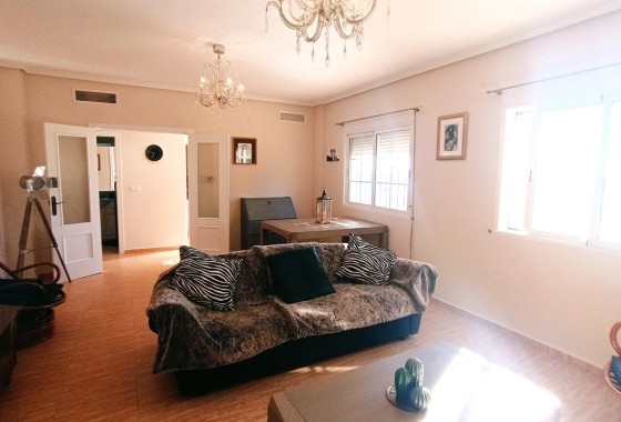 Resale - Freistehende Villa -
Avileses - Inland