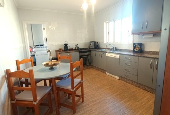 Resale - Freistehende Villa -
Avileses - Inland