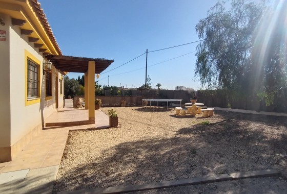 Resale - Freistehende Villa -
Avileses - Inland