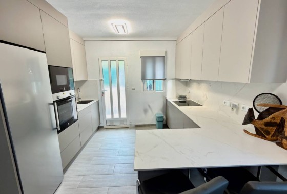 Revente - Appartement -
Torrevieja - Paseo maritimo