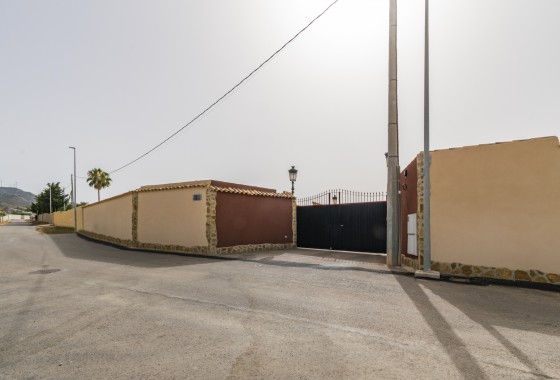 Herverkoop - Vrijstaande Villa -
El Beal - Inland