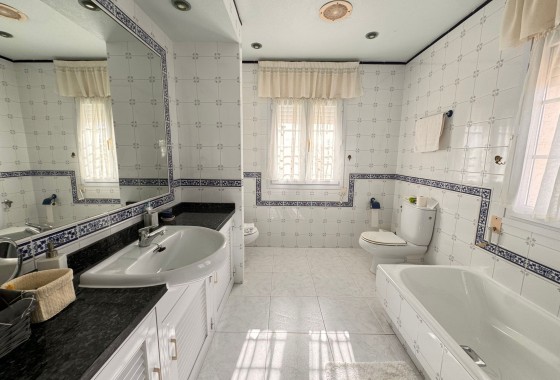 Sale - Detached Villa -
La Manga del Mar Menor - Costa Calida