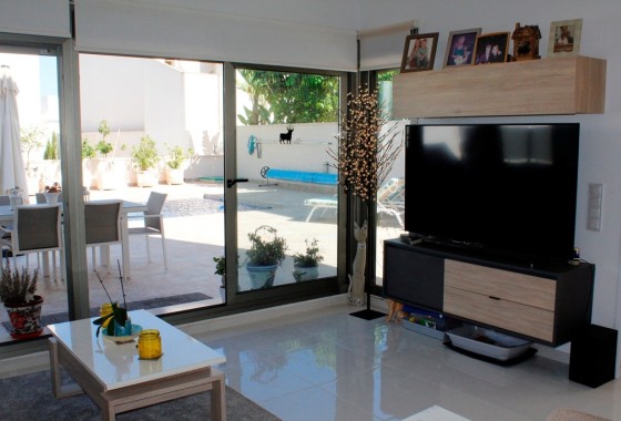 Revente - Villa Individuelle -
San Miguel de Salinas - Inland